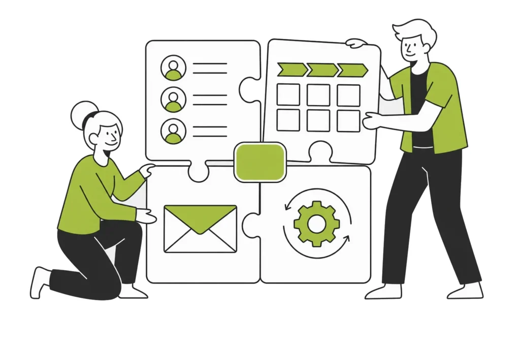 Deux consultants assemblent les pièces d’un CRM : contacts, pipeline de ventes, courriel et automatisation